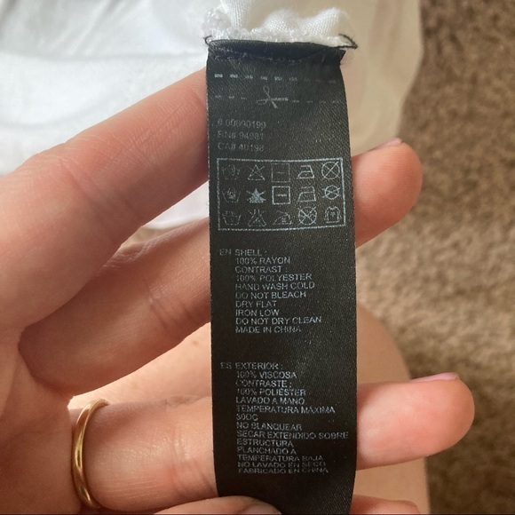 *2/$15* Forever  21 Flowy White T-Shirt - Picture 4 of 4